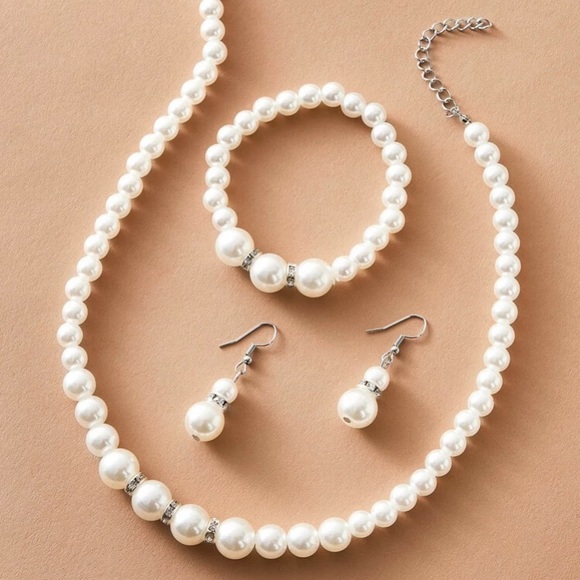 Jewelry - 4pc Faux Pearl Set